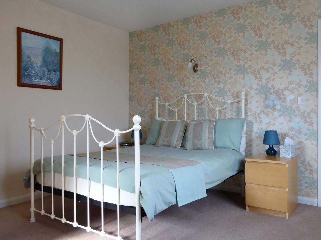 21 Park Lane Bed & Breakfast Коршам Екстериор снимка