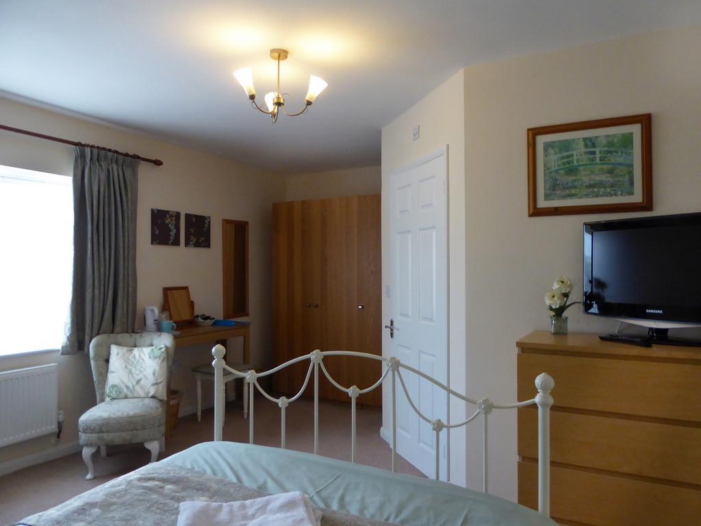 21 Park Lane Bed & Breakfast Коршам Екстериор снимка