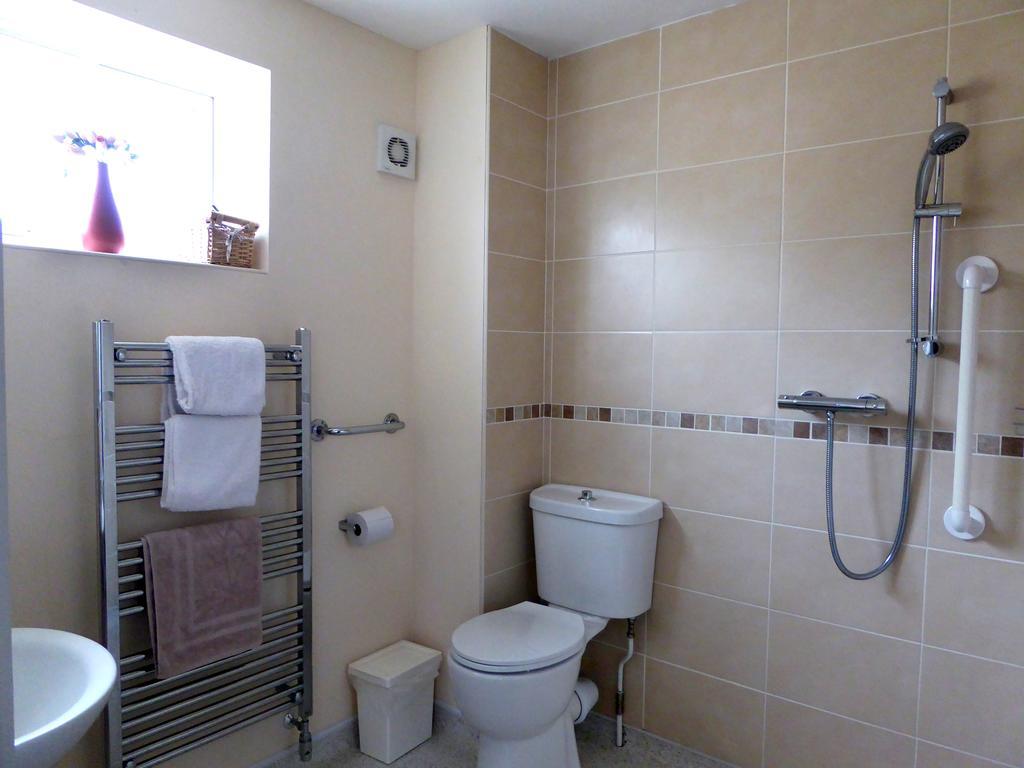 21 Park Lane Bed & Breakfast Коршам Екстериор снимка