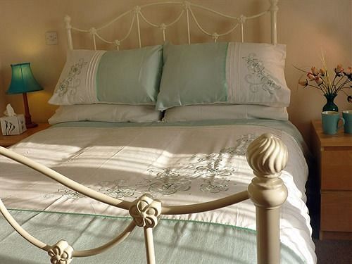 21 Park Lane Bed & Breakfast Коршам Екстериор снимка
