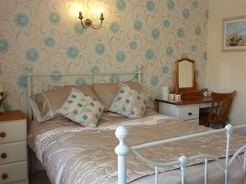 21 Park Lane Bed & Breakfast Коршам Екстериор снимка